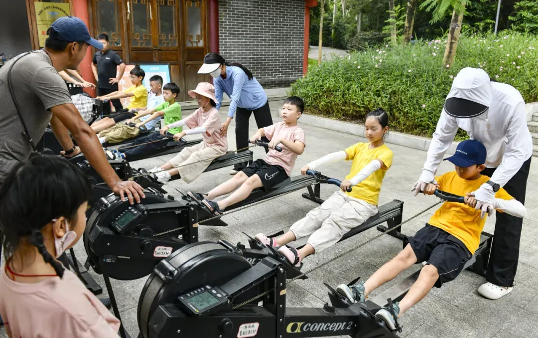 手机股票配资论坛 莞一夏丨体验水陆竞技运动乐趣！求真营之“‘艇’进未来小骑士”特色运动营开营